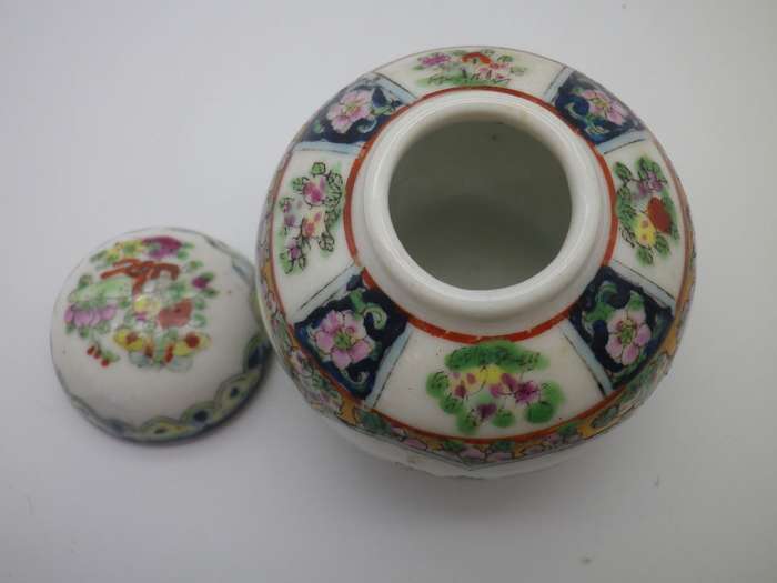 Cute Vintage Chinese Boxed Miniature Ginger Jar. Stamp to base