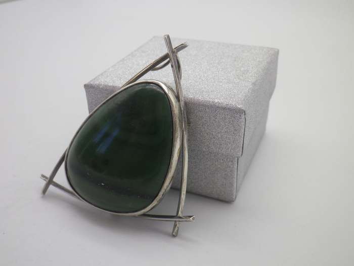 Sterling Silver & Malachite Modernist Pendant or brooch. 7x4.5 21.4g