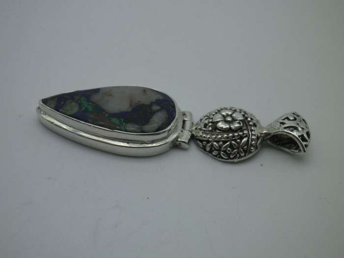 Sterling Silver Hand made Vintage pendant with beautiful detail and semi precious stone.