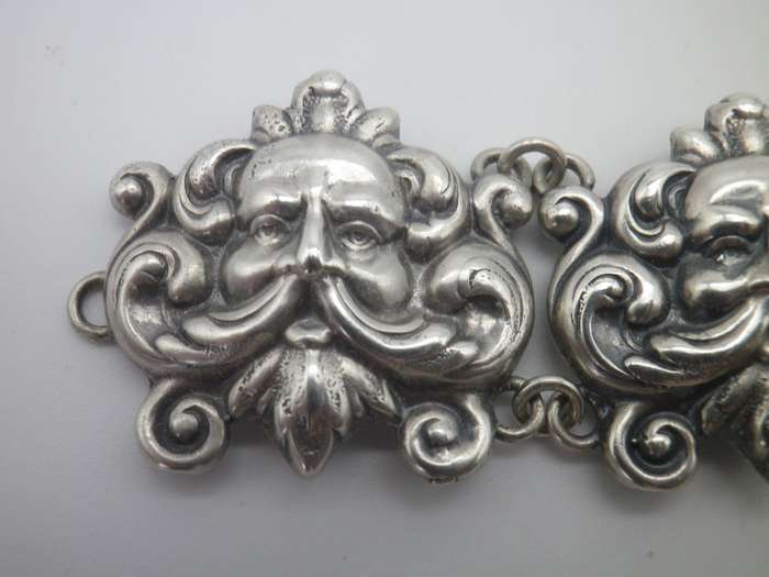 Unusual FIGURAL Vintage Sterling silver Bracelet. Zeus? Poseidon? 8cm long 27g