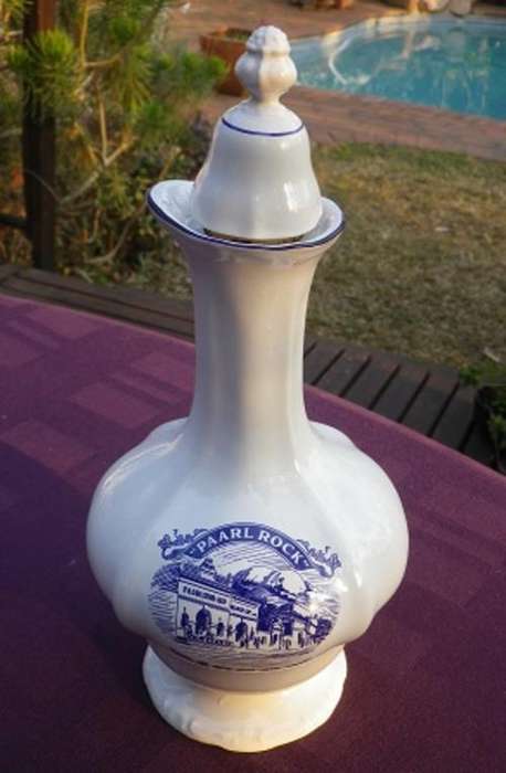 STUNNING!! Llimited edition commemorative Blue&white Brandy/other porcelain decanter.PAARL ROCK