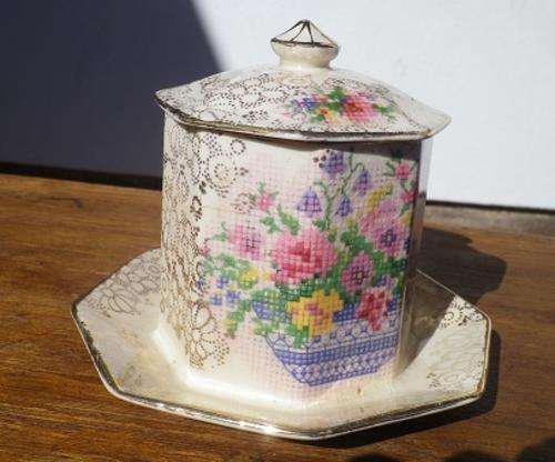 MARVELLOUS VINTAGE H&K TUNSTALL LIDDED JAM/MARMALADE JAR WITH BUILT IN PLATE