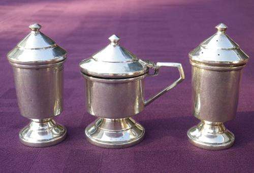 GORGEOUS HALLMARKED SILVER CRUET SET WITH BLUE GLASS LINER BIRMINGHAM 1946, Bishton's Ltd 108 grms