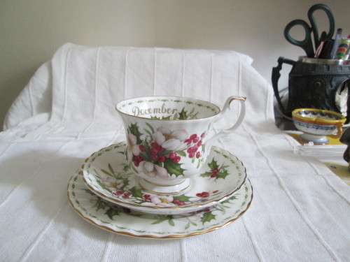 ROYAL ALBERT FLOWER  OF THE MONTH  TRIO (DECEMBER)