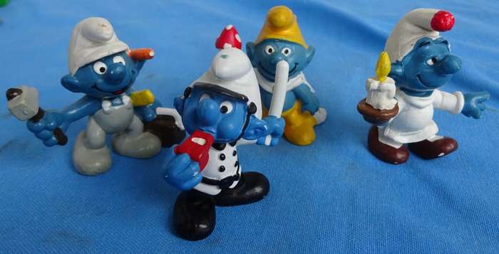 4 different Peyo Schleich Bully Smurfs (11c/45)
