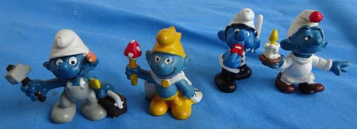 4 different Peyo Schleich Bully Smurfs (11c/45)