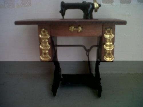 Dollshouse Miniature - Sewing Machine