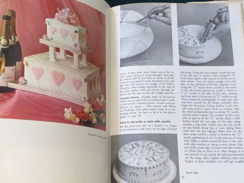 WOMAN`S OWN BOOK OF CAKE DECORATING AND CAKE MAKING