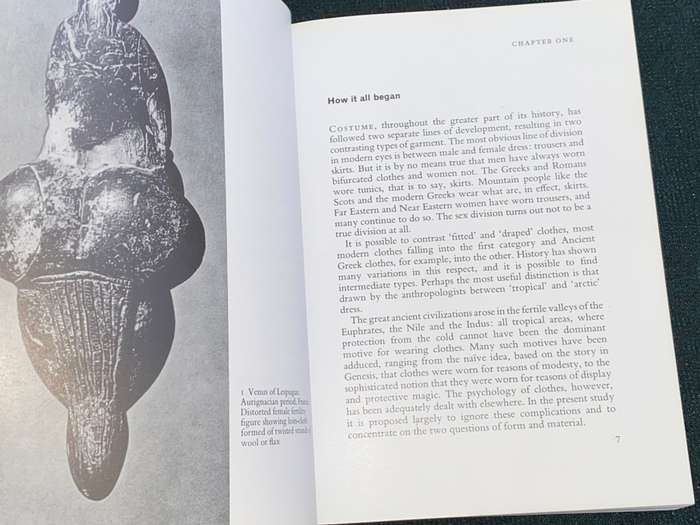 COSTUME & FASHION A CONCISE HISTORY BY JAMES LAVER
