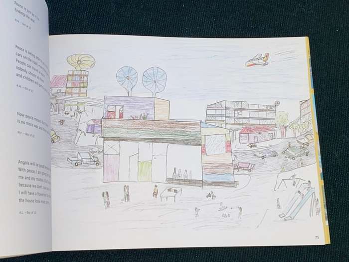 FREE TO PLAY IN PEACE ANGOLA`S WAR SEEN THROUGH THE EYES OF IT`S CHILDREN