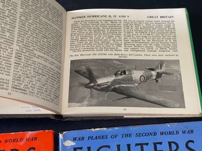 WAR PLANES OF THE SECOND WORLD WAR 4 VOLUMES BY WILLAM  GREEN