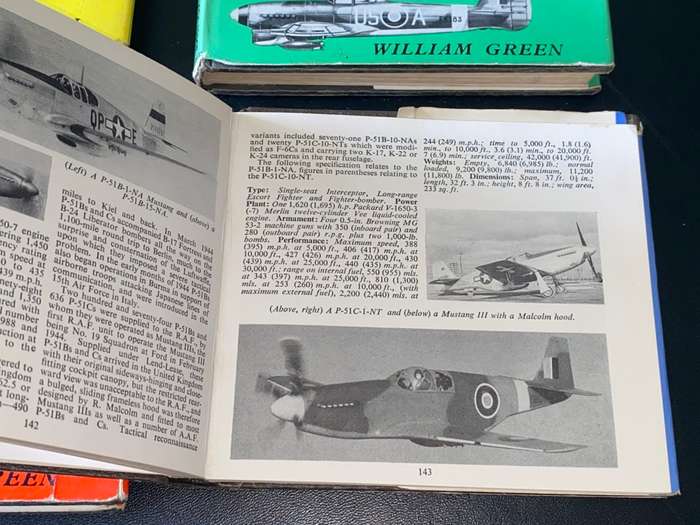 WAR PLANES OF THE SECOND WORLD WAR 4 VOLUMES BY WILLAM  GREEN