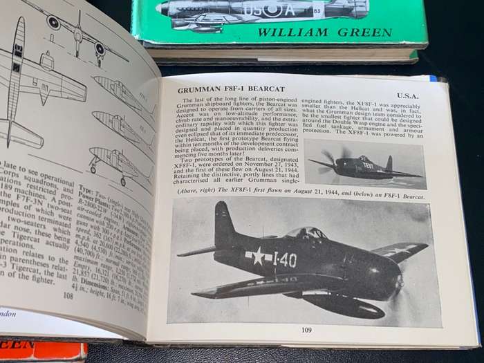 WAR PLANES OF THE SECOND WORLD WAR 4 VOLUMES BY WILLAM  GREEN