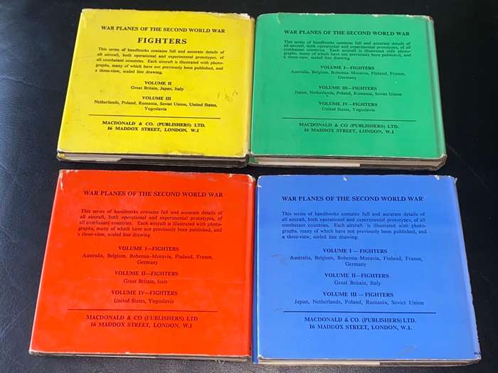 WAR PLANES OF THE SECOND WORLD WAR 4 VOLUMES BY WILLAM  GREEN
