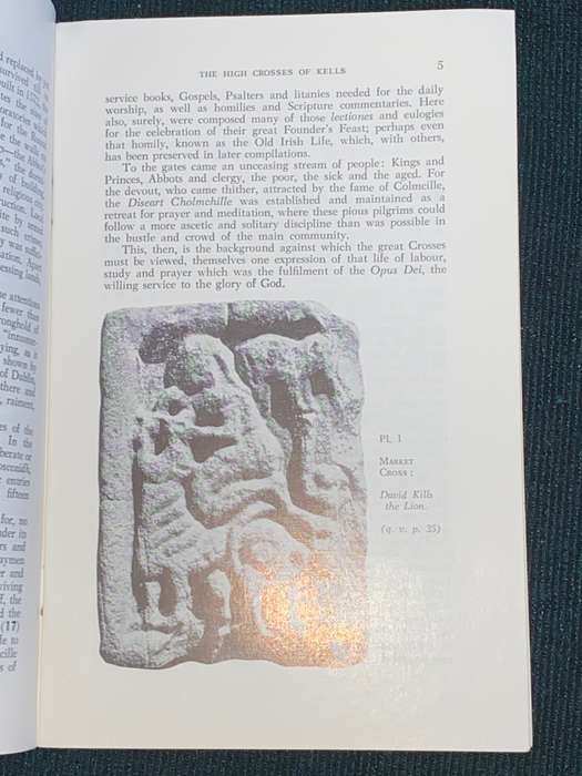 THE HIGH CROSSES OF KELLS BY HELEN M. ROE
