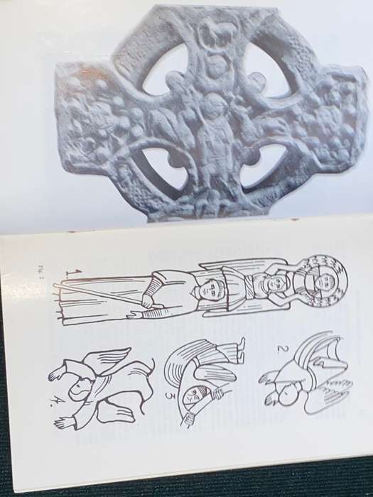 THE HIGH CROSSES OF KELLS BY HELEN M. ROE