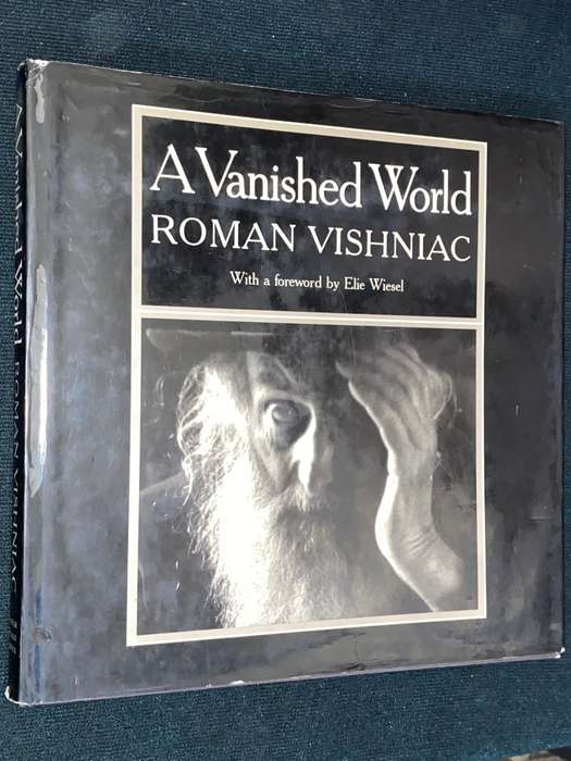 A VANISHED WORLD BY ROMAN VISHNIAC