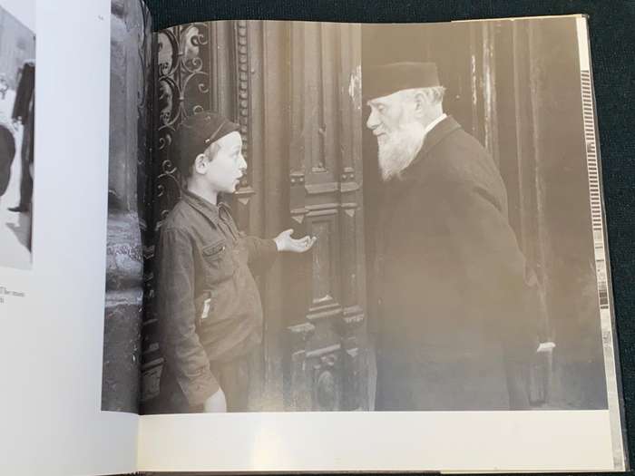A VANISHED WORLD BY ROMAN VISHNIAC