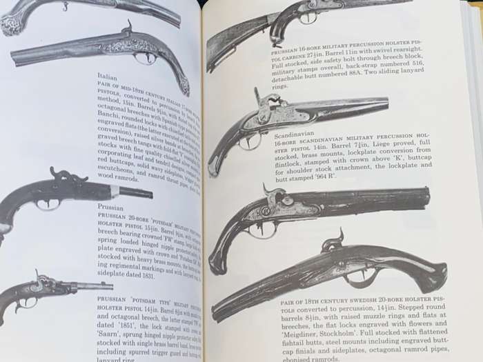 THE COLLECTOR`S ILLUSTRATED GUIDE TO FIREARMS BY MARTIN MILLER