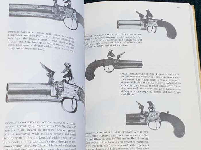 THE COLLECTOR`S ILLUSTRATED GUIDE TO FIREARMS BY MARTIN MILLER