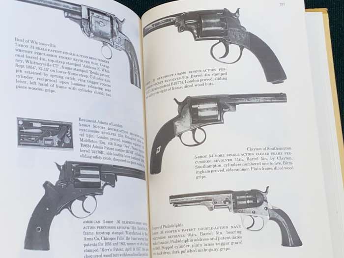 THE COLLECTOR`S ILLUSTRATED GUIDE TO FIREARMS BY MARTIN MILLER
