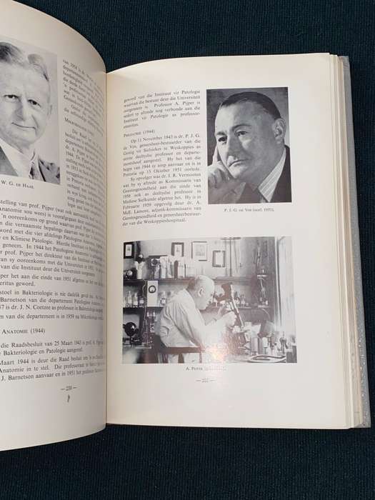 AD DESTINATUM 1910 - 1960 GEDENKBOEK VAN DIE UNIVERSITEIT VAN PRETORIA