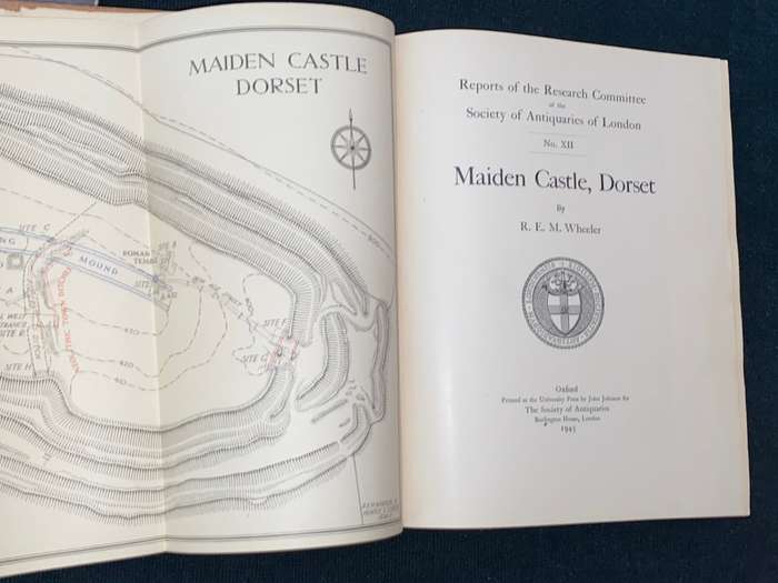 REPORTS OF THE RESEARCH COMMITTEE OF THE SOCIETY OF ANTIQUITIES LONDON MAIDEN CASTLE DORSET 1943
