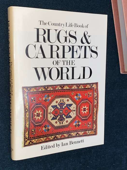 THE COUNTRY LIFE BOOK OF RUGS & CARPETS OF THE WORLD EDITED BY IAN BENNETT