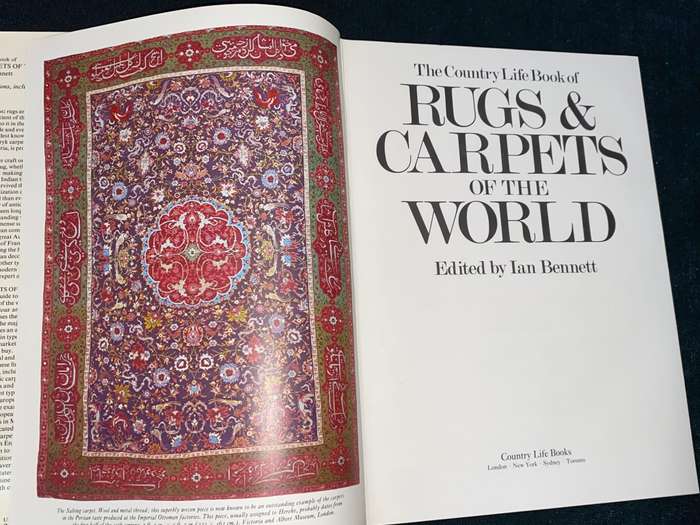 THE COUNTRY LIFE BOOK OF RUGS & CARPETS OF THE WORLD EDITED BY IAN BENNETT