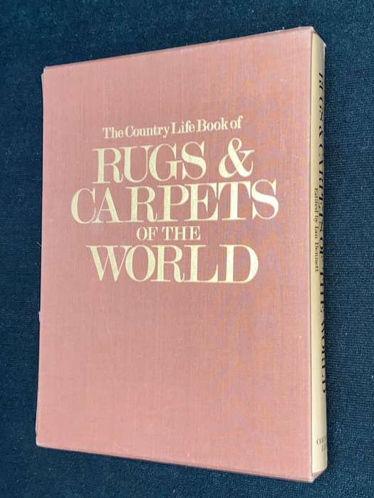 THE COUNTRY LIFE BOOK OF RUGS & CARPETS OF THE WORLD EDITED BY IAN BENNETT