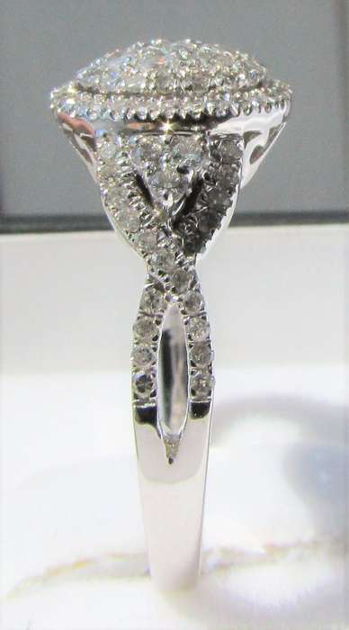 **HALO DESIGN [R48439]** HIGH QUALITY [1.080ct] DIAMOND RING [4.102g] WHITE GOLD - **SEE VIDEO**