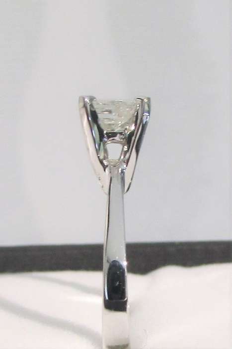 **BARGAIN BUY** PRINCESS CUT [0.650ct] DIAMOND SOLITAIRE RING [WHITE GOLD] - BUY SAFE