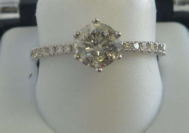 **CERTIFIED [R63261]** GORGEOUS [1.165ct] DIAMOND RING [0.865ct CENTRE] 18KT WHITE GOLD - BUY SAFE