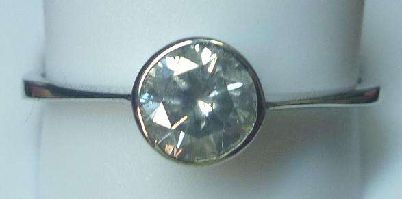 **TUBE DESIGN [R31208]** ROUND CUT [0.720ct] SOLITAIRE DIAMOND RING [WHITE GOLD] - BUY SAFE