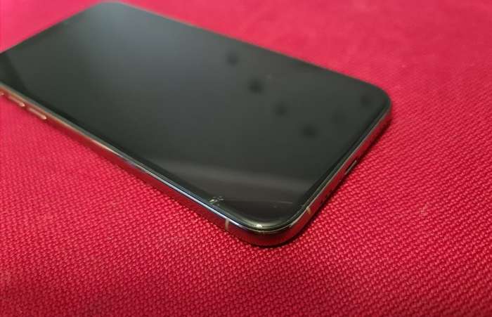 IPHONE XS - 64GB - GOLD - SMALL CRACK ON THE CORNER