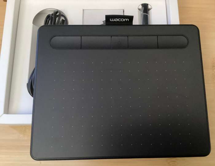 Wacom Intuos S Drawing Tablet with Bluetooth (Black)