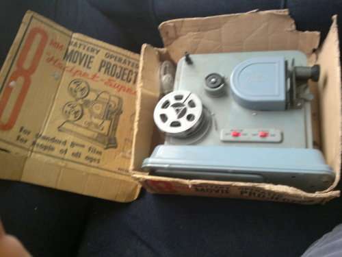 RARE FIND A VINTAGE 1967 Honipet CINE FILM PROJECTOR LAMP WORKING NEED SERVICE.ONE REAL INCLUDED