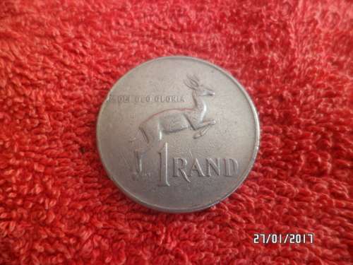 RARE 1977 ERROR OFF CENTRE ONE RAND COIN