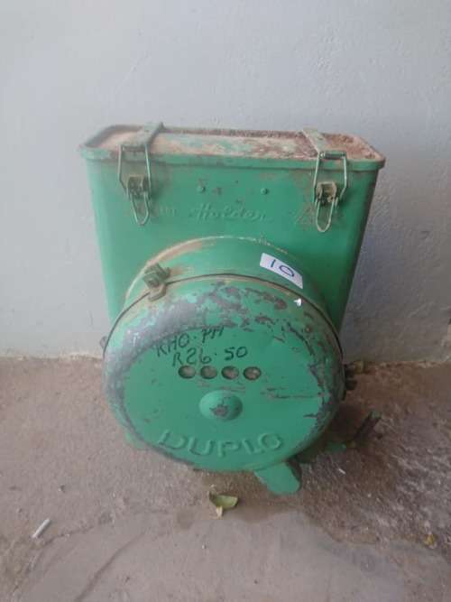 nice vintage item.used to spray poison
