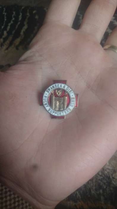 VINTAGE SWANSEA and DISTRICT RUGBY SUPPORTERS CLUB - ENAMEL PIN BADGE