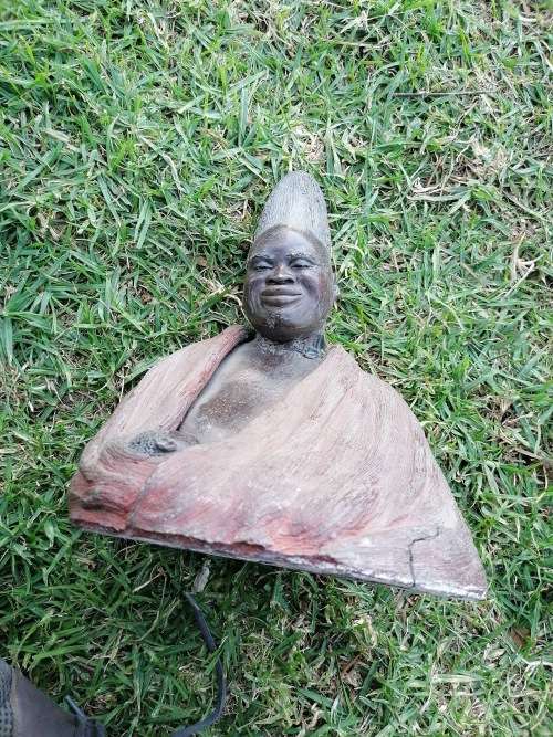 HR VAN RYNEVELD CLAY SCULPTURE. NECK REPAIRD AND CHIP ON BASE. ZULU MOTHER AND CHILD 1934