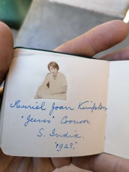 Antique Autographs booklet