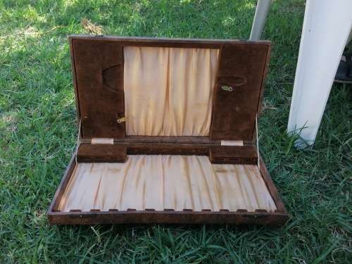 Empty cutlery box