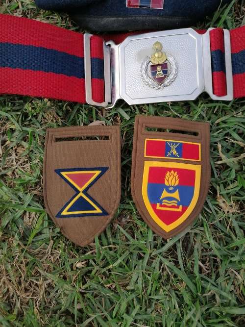 2 Field Engineer Regiment stable belt and beret with badges