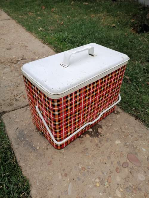 Vintage Willow cooler box. Condition as per picture