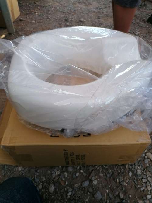 Raised toilet seat 5`