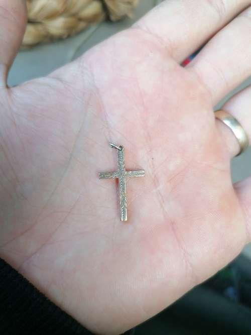 Stunning cross pendant marked 1/20 - 12k G. F