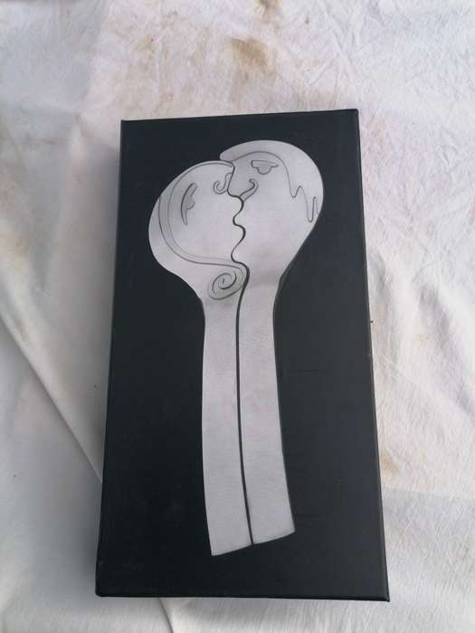 CARROL BOYES SALAD SERVERS KISS