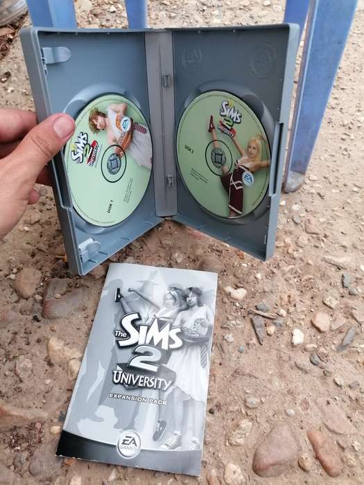 The sims 2 university expansion pack