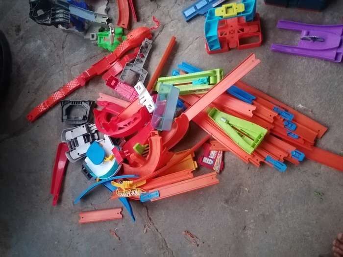 Massive hot wheels sets. No cars